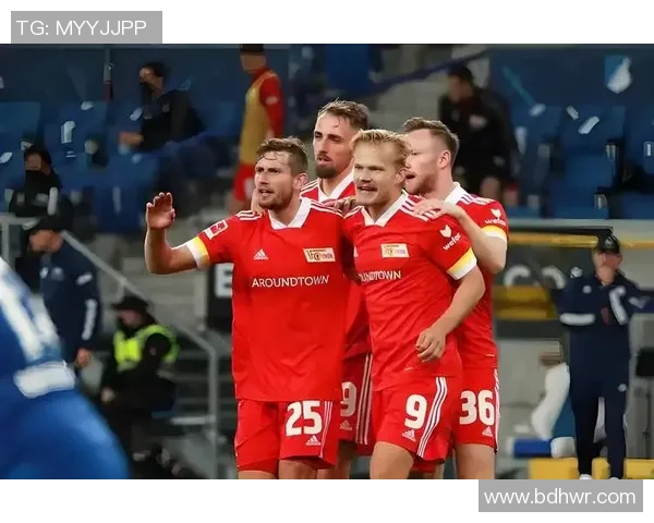 弗赖堡队遭遇德甲联赛惨败,无力抵挡对手猛烈进攻 弗赖堡队遭遇德甲联赛惨败,无力抵挡对手猛烈进攻