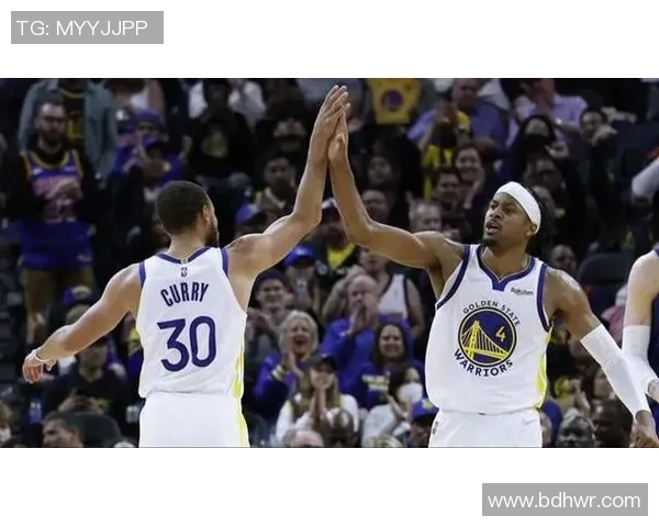 勇士战胜尼克斯,继续向总冠军迈进! 勇士战胜尼克斯,继续向总冠军迈进!