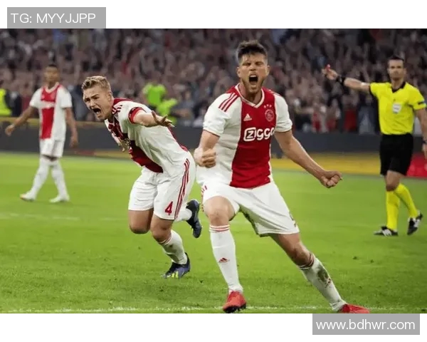 曼联主场击败阿贾克斯,成功晋级欧联杯决赛对阵比利亚雷亚尔 曼联主场击败阿贾克斯,成功晋级欧联杯决赛对阵比利亚雷亚尔